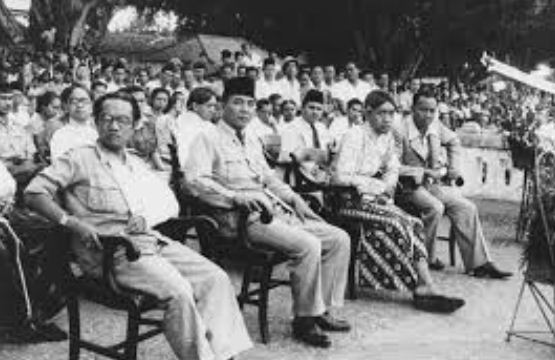 Sebutkan empat nama tokoh-tokoh pendiri perhimpunan indonesia
